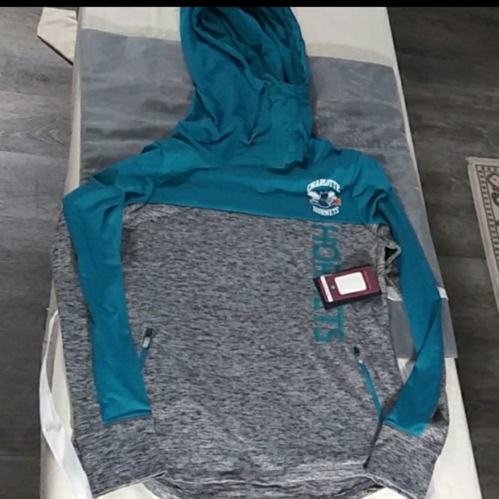 NWTš š HORNETS š HOODIE - Picture 1 of 5